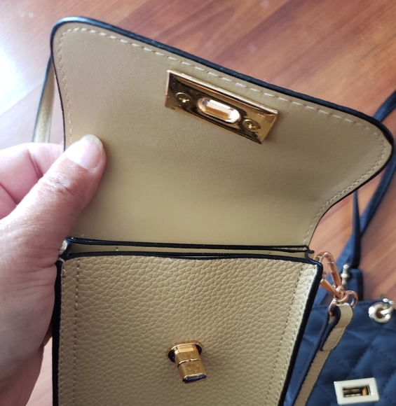 LIKE NEW Unbranded Lot of 2 Cell Phone Bags 1 Cream, 1 Black, both with straps! - Picture 5 of 5